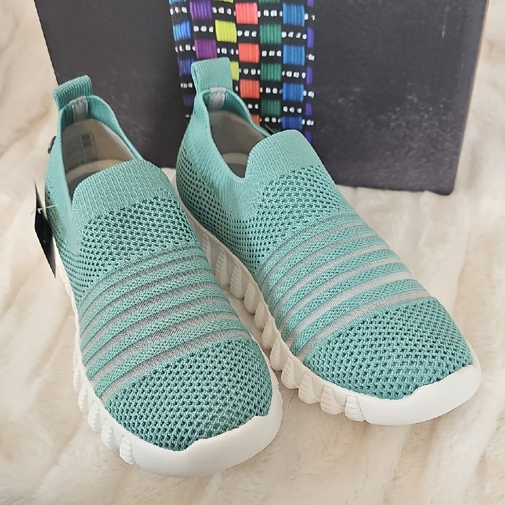 bernie mev. Teal and Gray Knit Sneakers - Picture 4 of 9